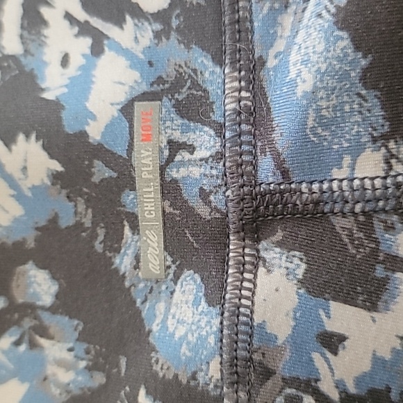 Aerie Chill Play Move Camouflage Blue Grey and White High Rise Mesh Leggings, M - Picture 7 of 8